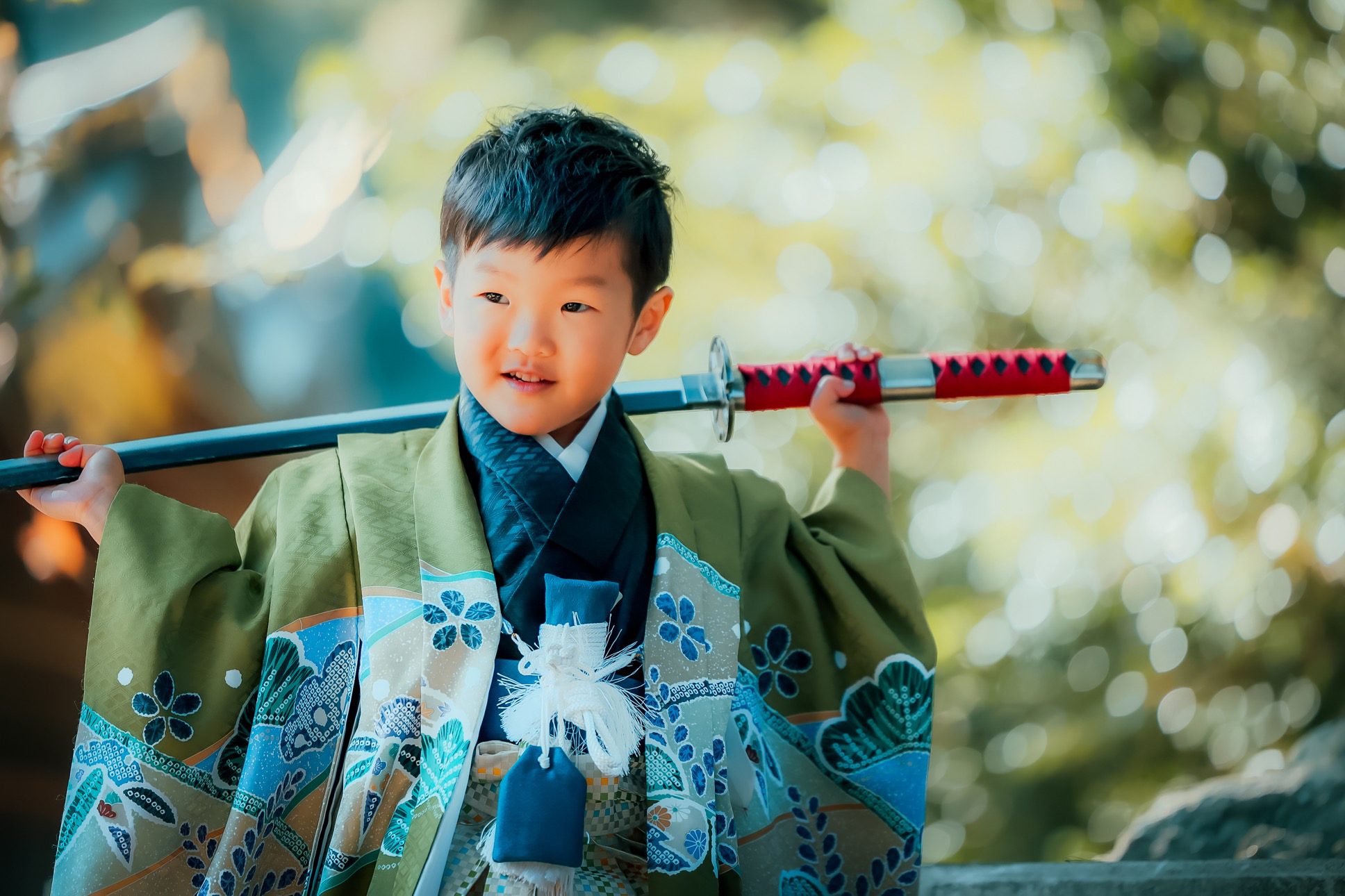 男の子は やっぱり刃が大好き！ 護国神社で5歳の七五三⭐︎ | 伊勢崎・前橋・桐生でお宮参り,七五三,成人式,ポートレートの出張撮影なら「location  breeze」へ